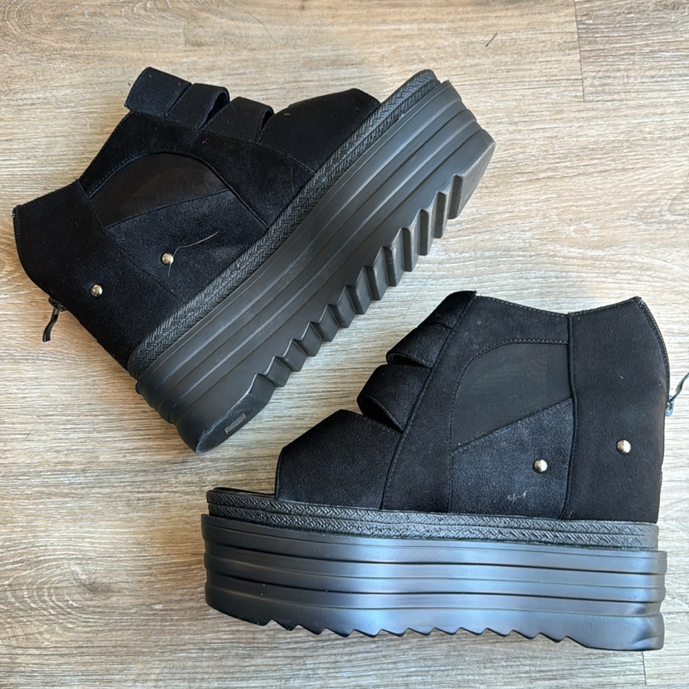 Women's Black Platform Wedge Sandals - Picture 4 of 4